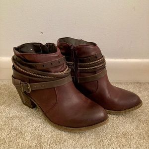 Jellypop Women’s 7 Mitchell Burgundy Ankle Boot